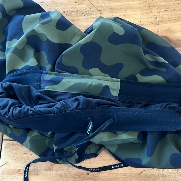 Athletic Arecon workout shorts size XL camo - Picture 10 of 15